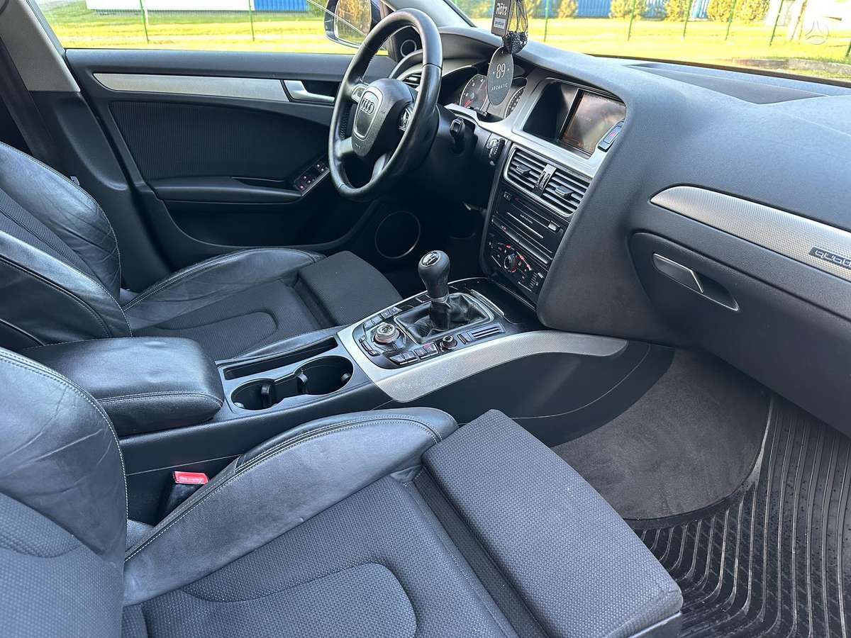 Audi A4 2010 — photo 14