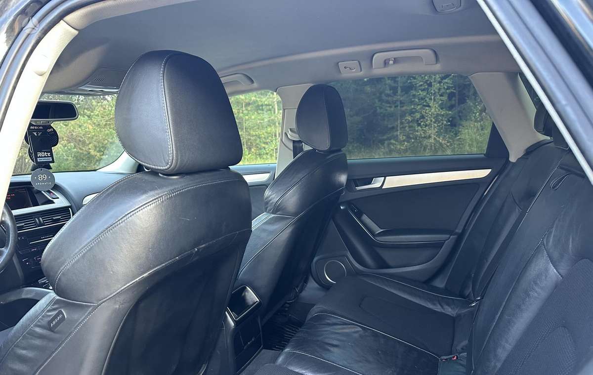 Audi A4 2010 — photo 15