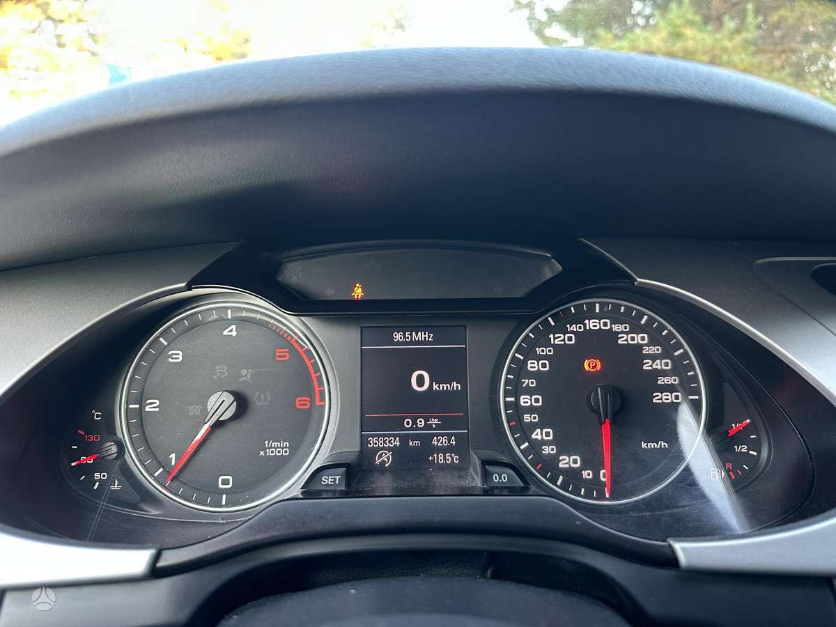 Audi A4 2010 — photo 16