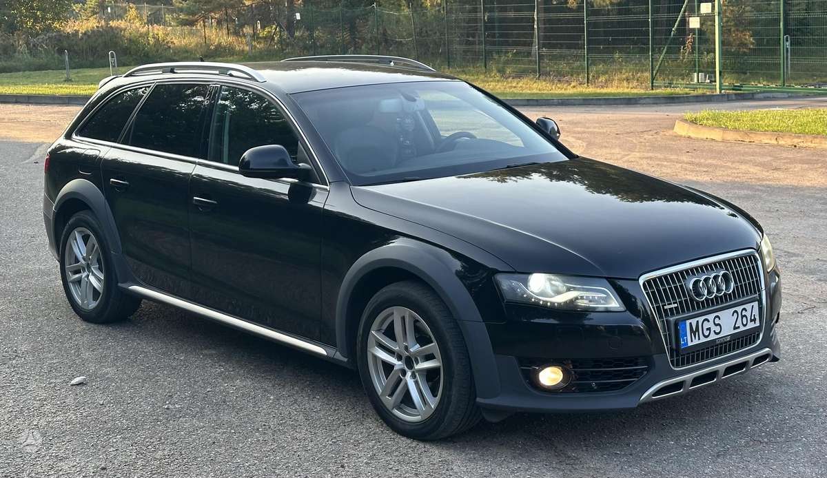 Audi A4 2010 — rear view