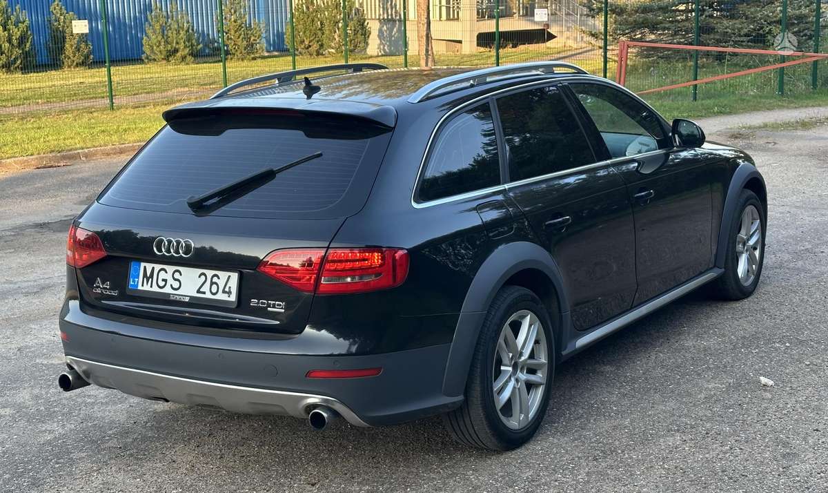 Audi A4 2010 — photo 7