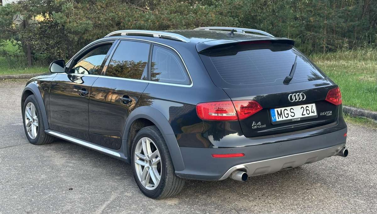 Audi A4 2010 — photo 8