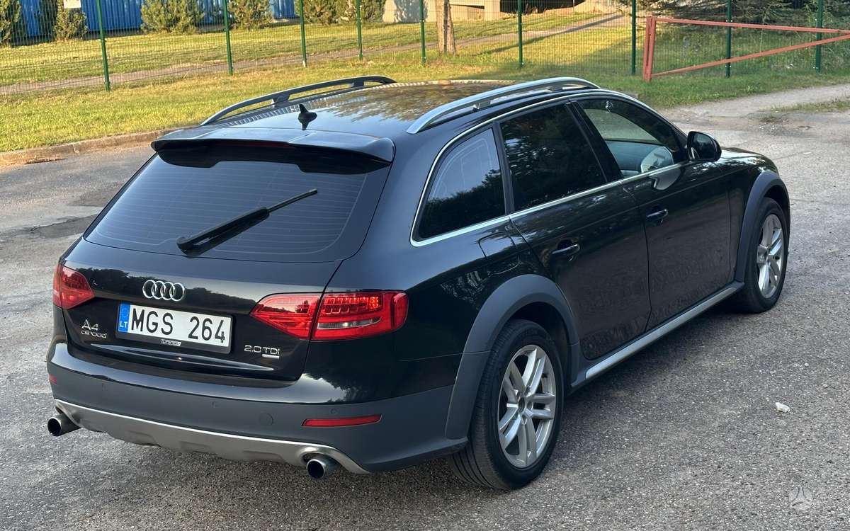 Audi A4 2010 — photo 9