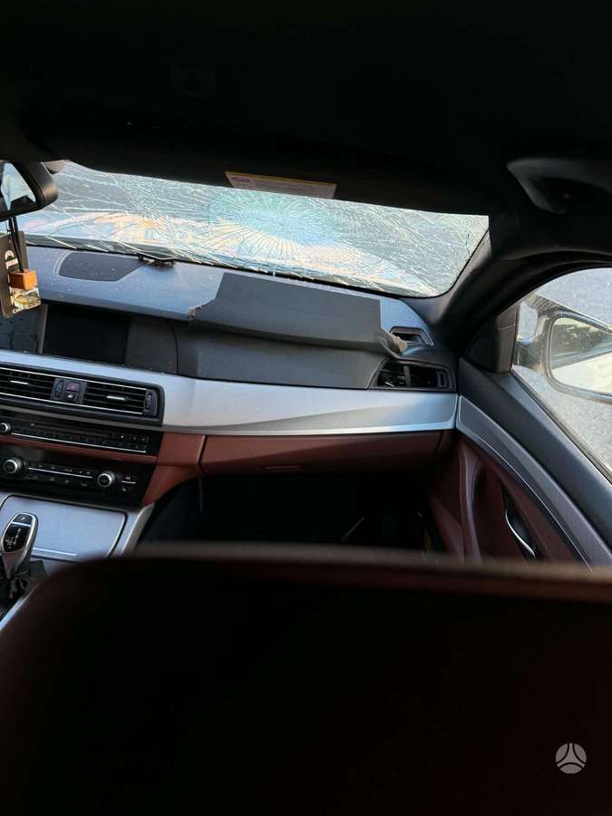 BMW 530 2011 — photo 10