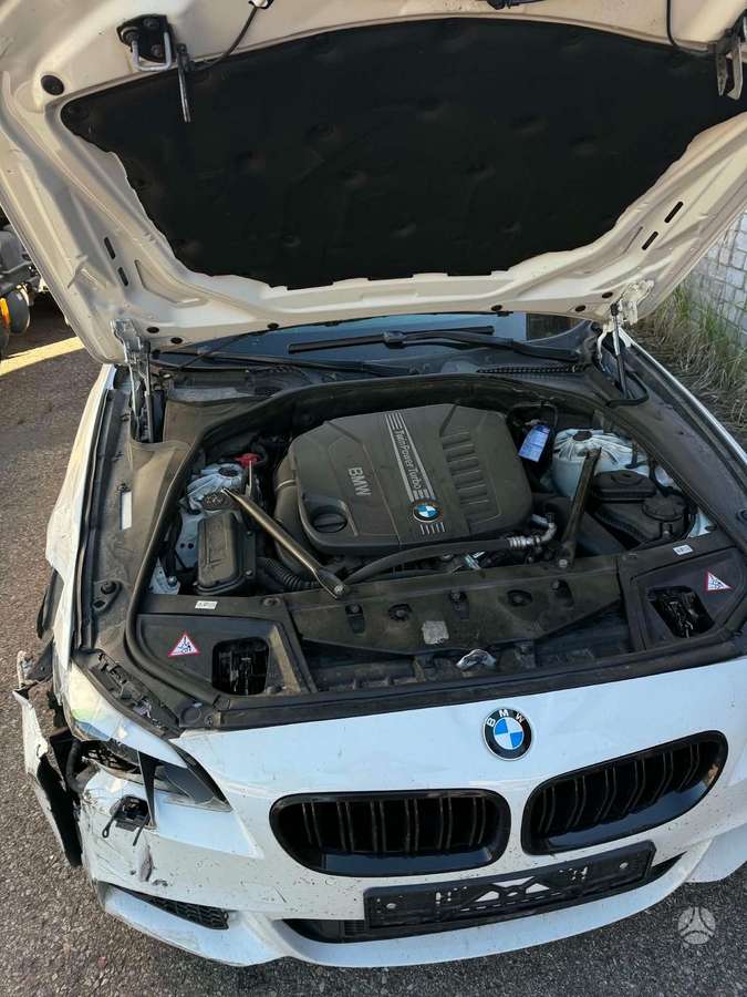 BMW 530 2011 — photo 12