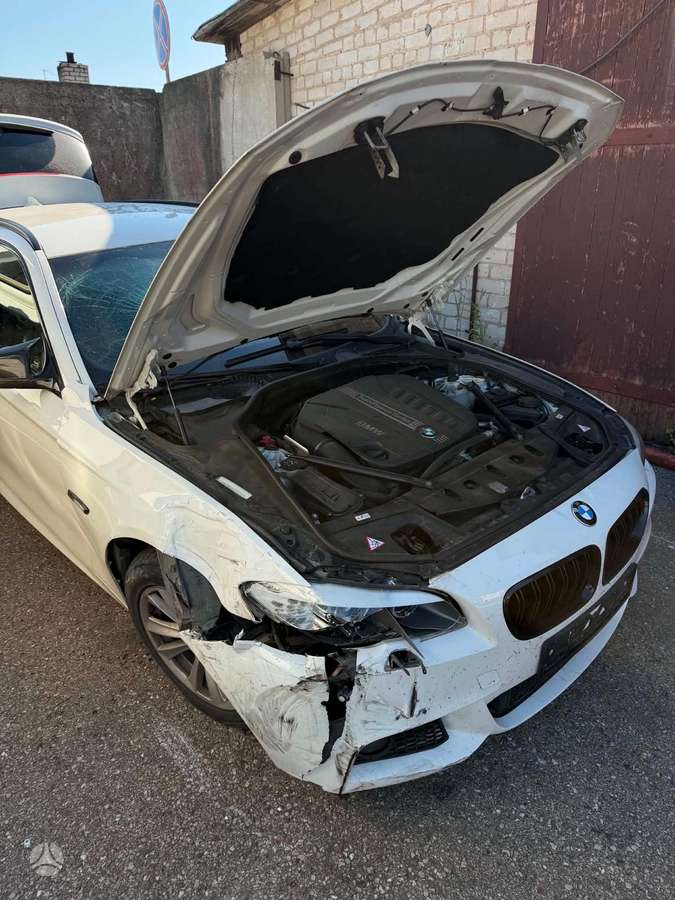 BMW 530 2011 — photo 13