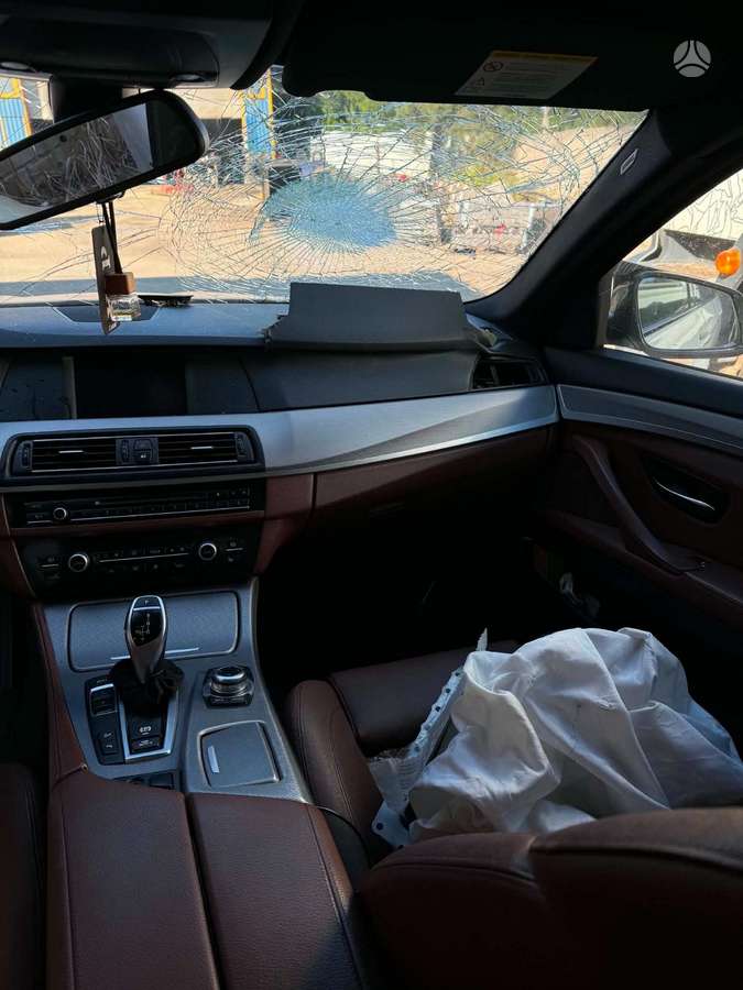 BMW 530 2011 — photo 14