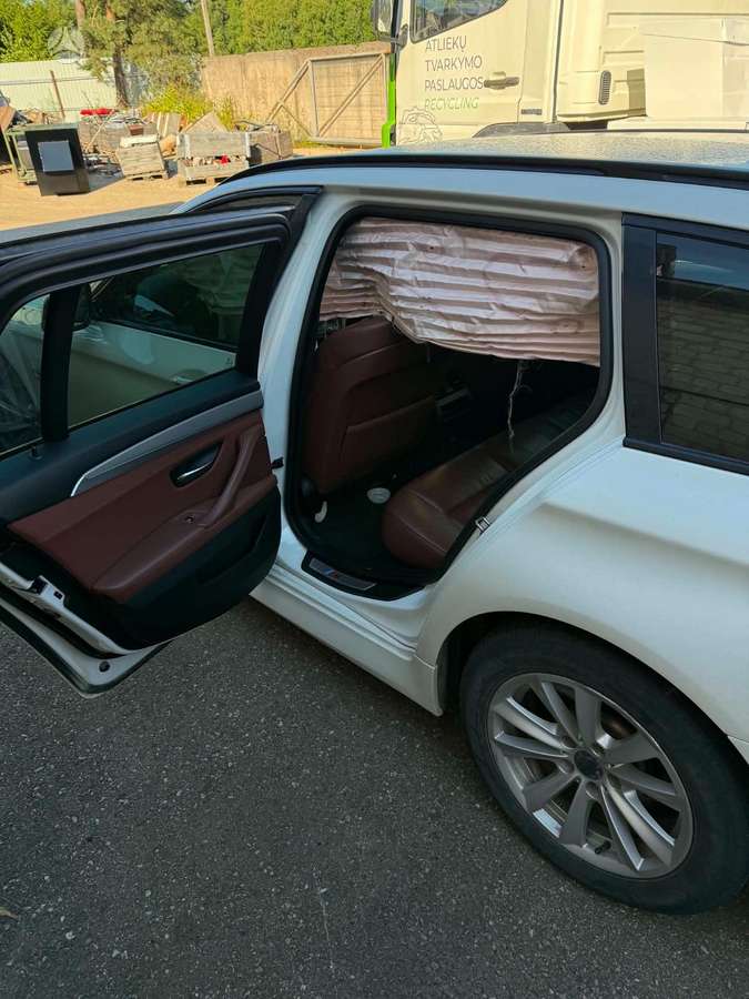 BMW 530 2011 — photo 8