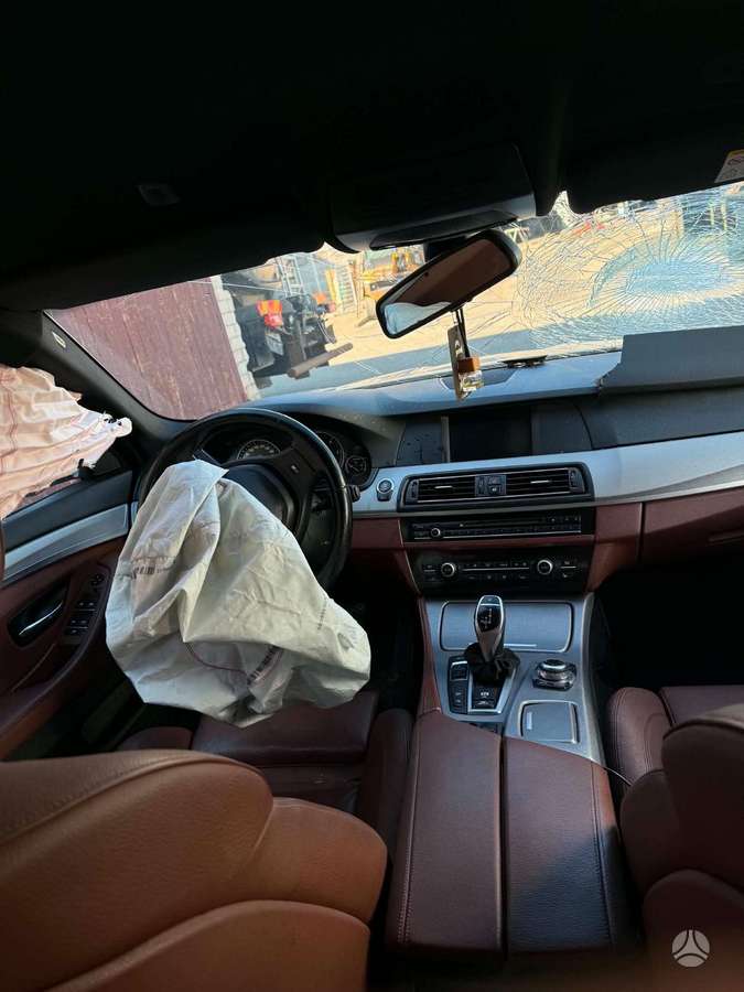 BMW 530 2011 — photo 9