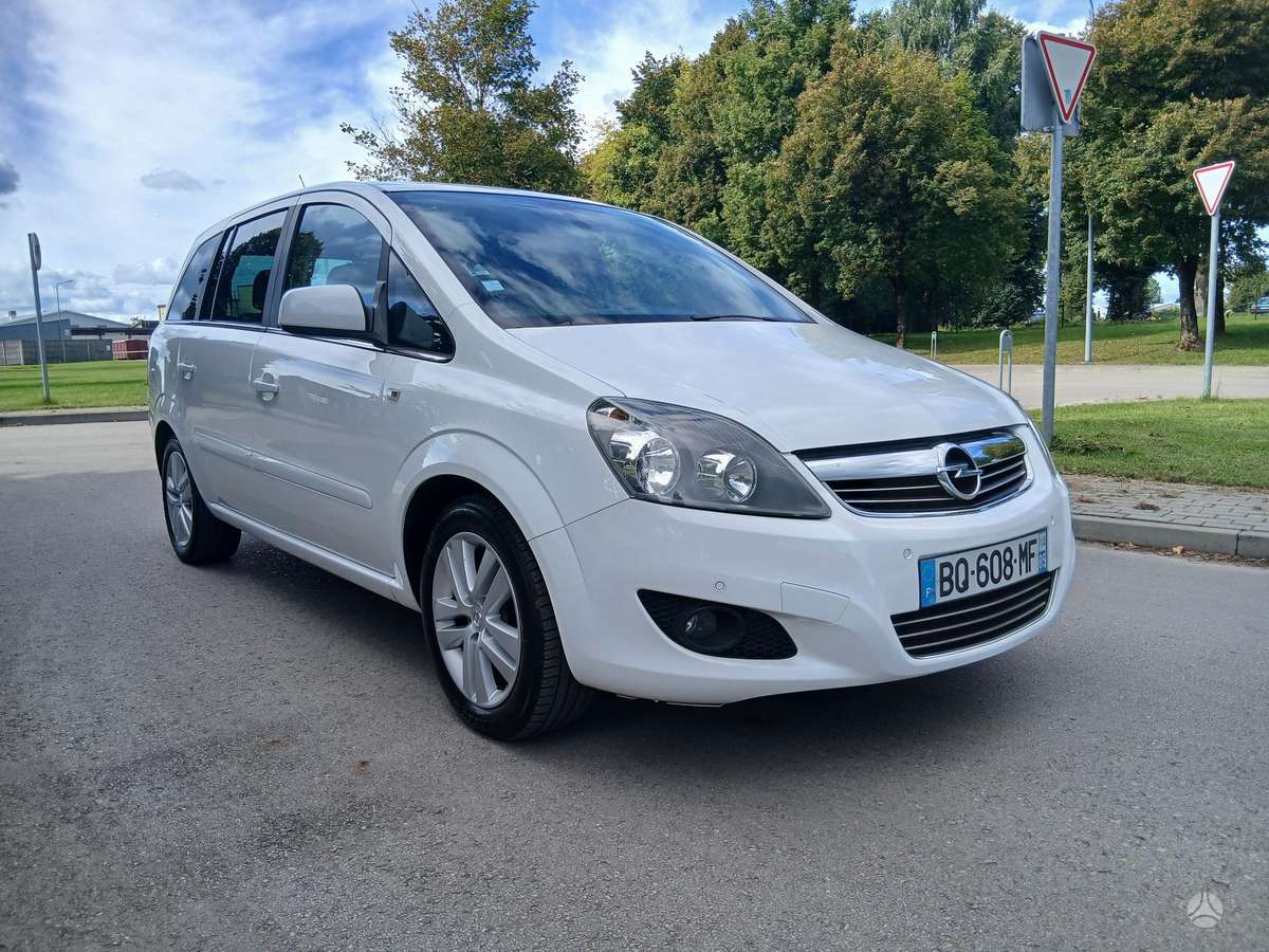 Opel Zafira, 2011