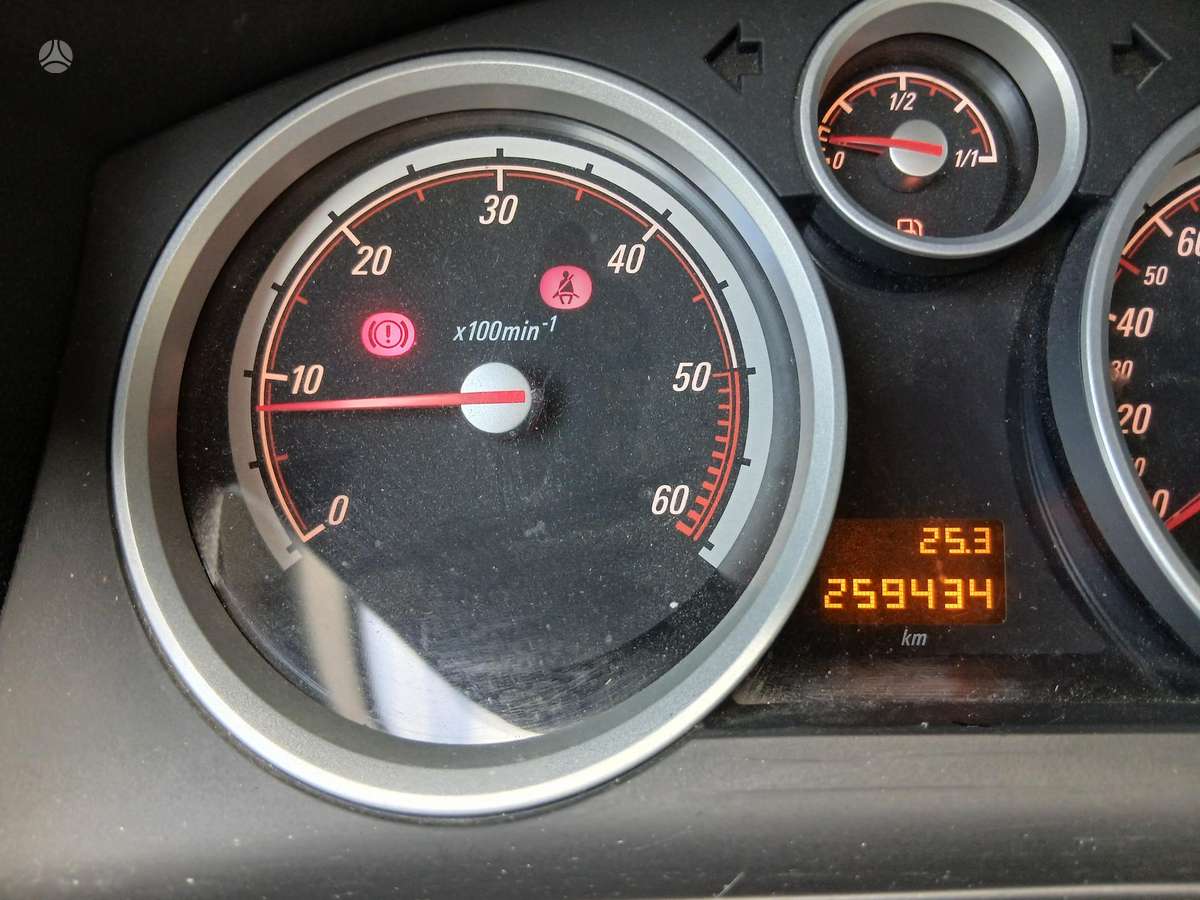 Opel Zafira 2011 — photo 11