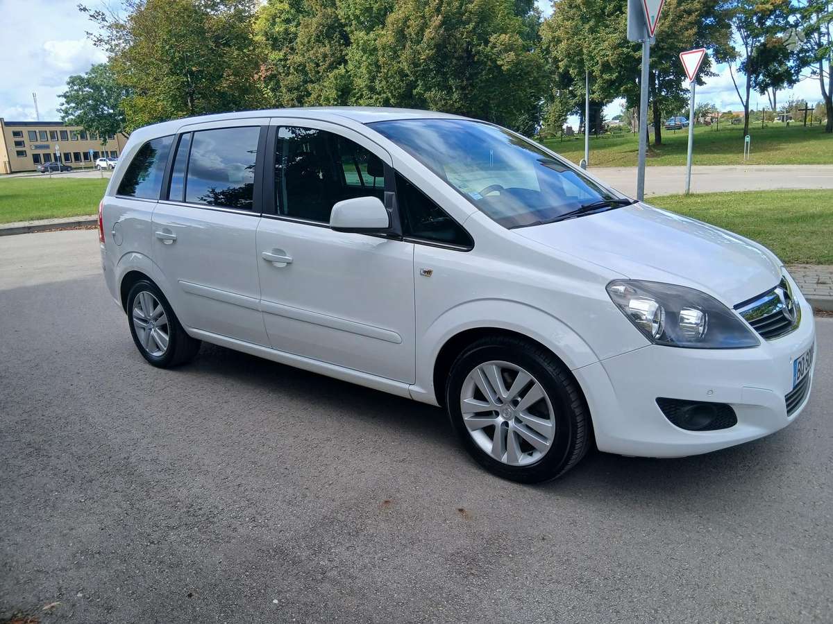 Opel Zafira 2011 — engine 1686 cm³, 110 HP (81kW)