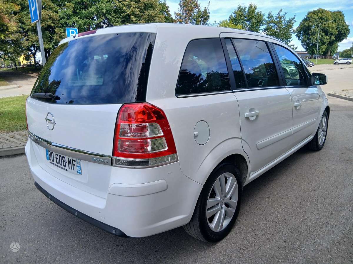 Opel Zafira 2011 — photo 5
