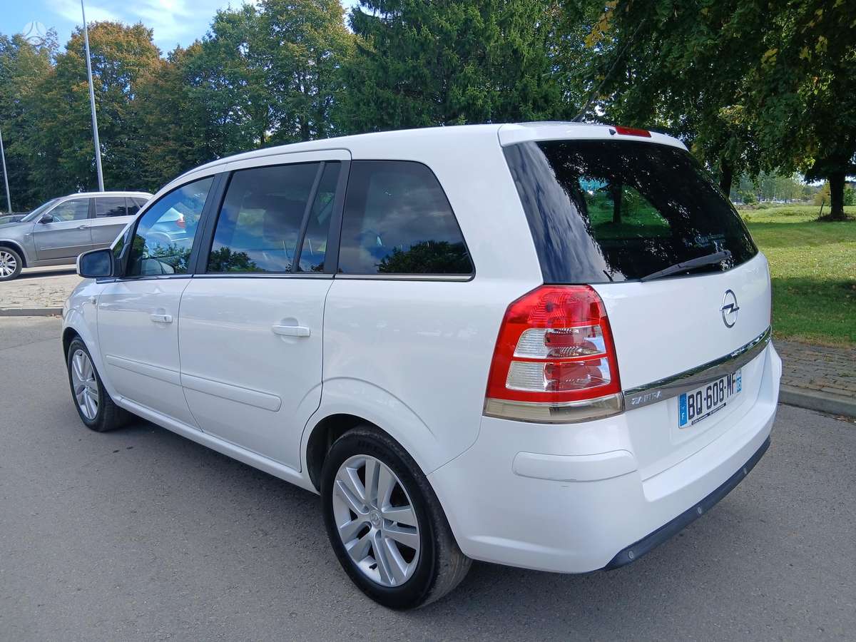 Opel Zafira 2011 — photo 7
