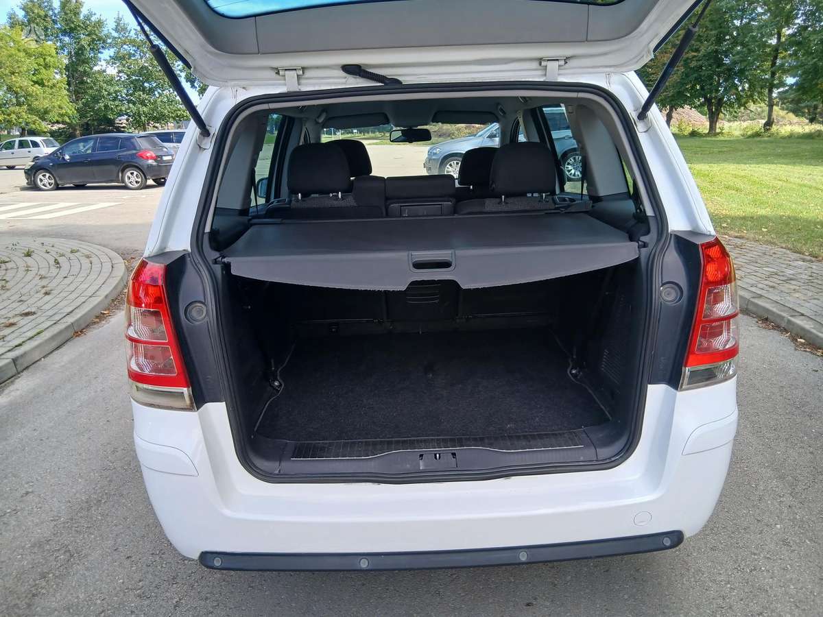Opel Zafira 2011 — photo 8