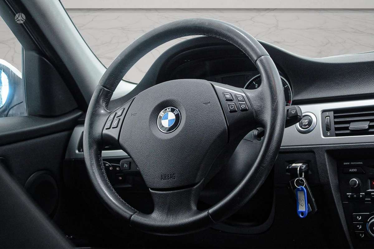 BMW 320 2009 — photo 10