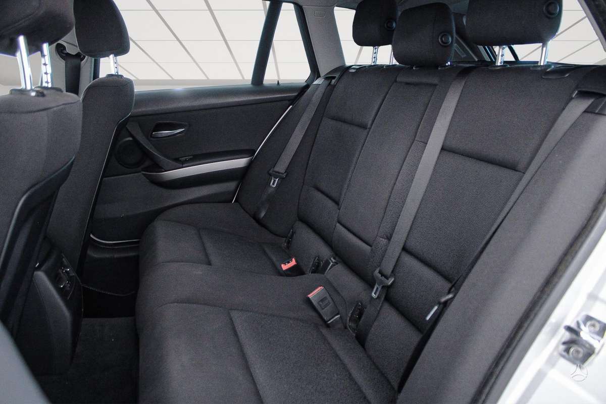 BMW 320 2009 — photo 11