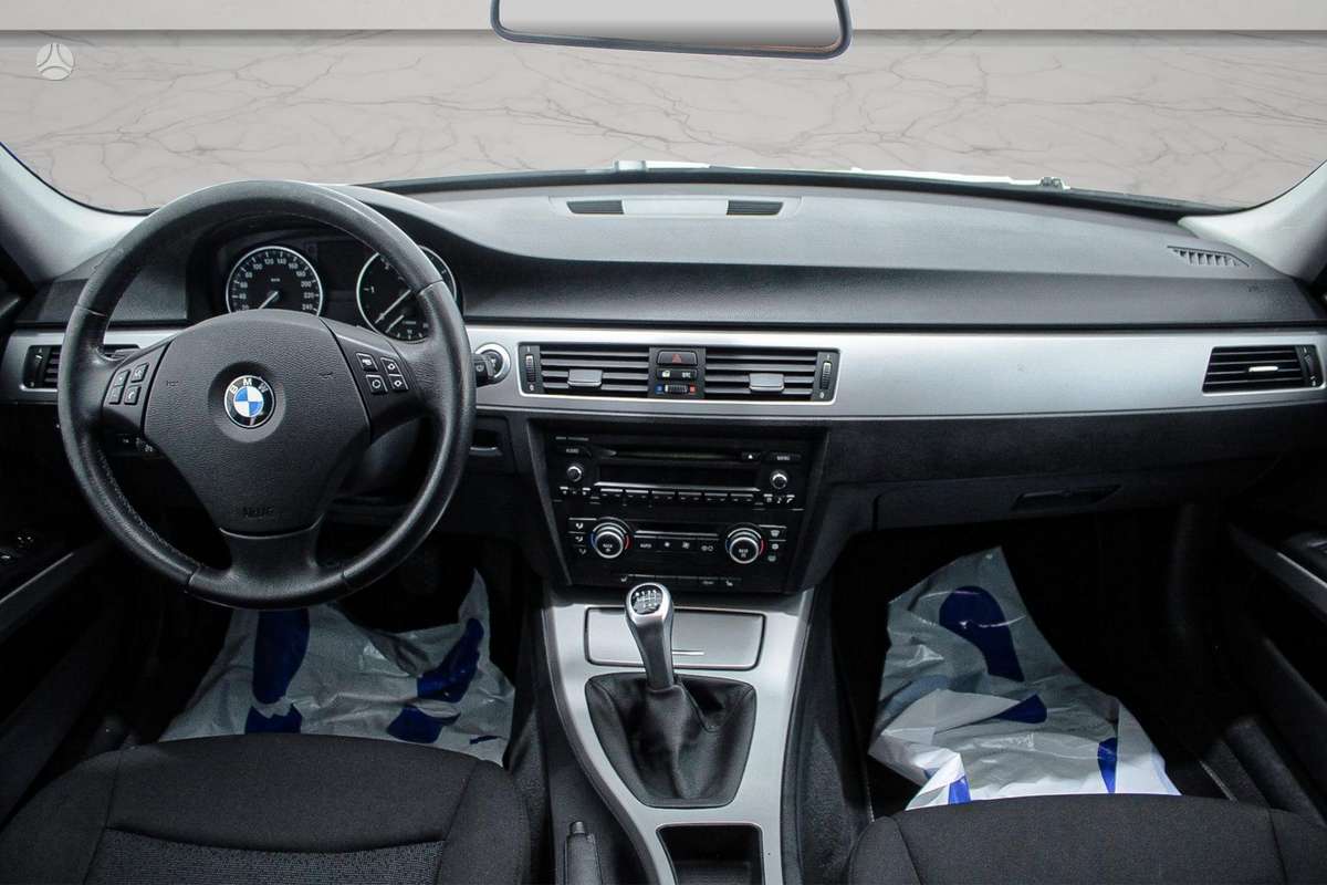 BMW 320 2009 — photo 12