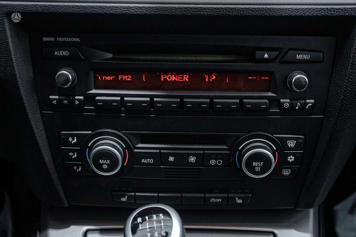 BMW 320 2009 — photo 13