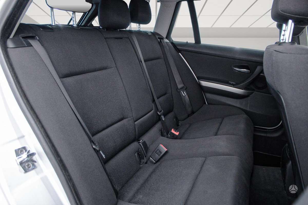 BMW 320 2009 — photo 15