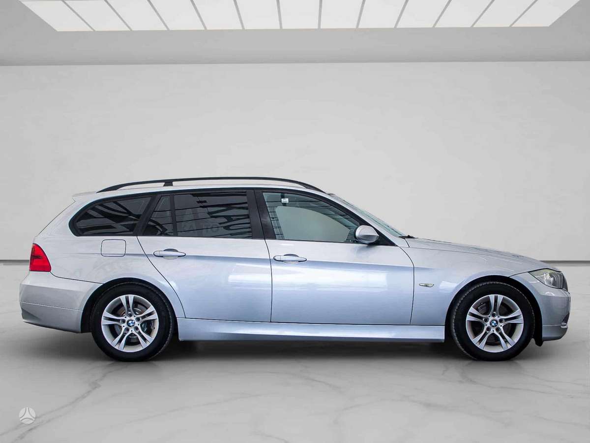BMW 320 2009 — photo 7