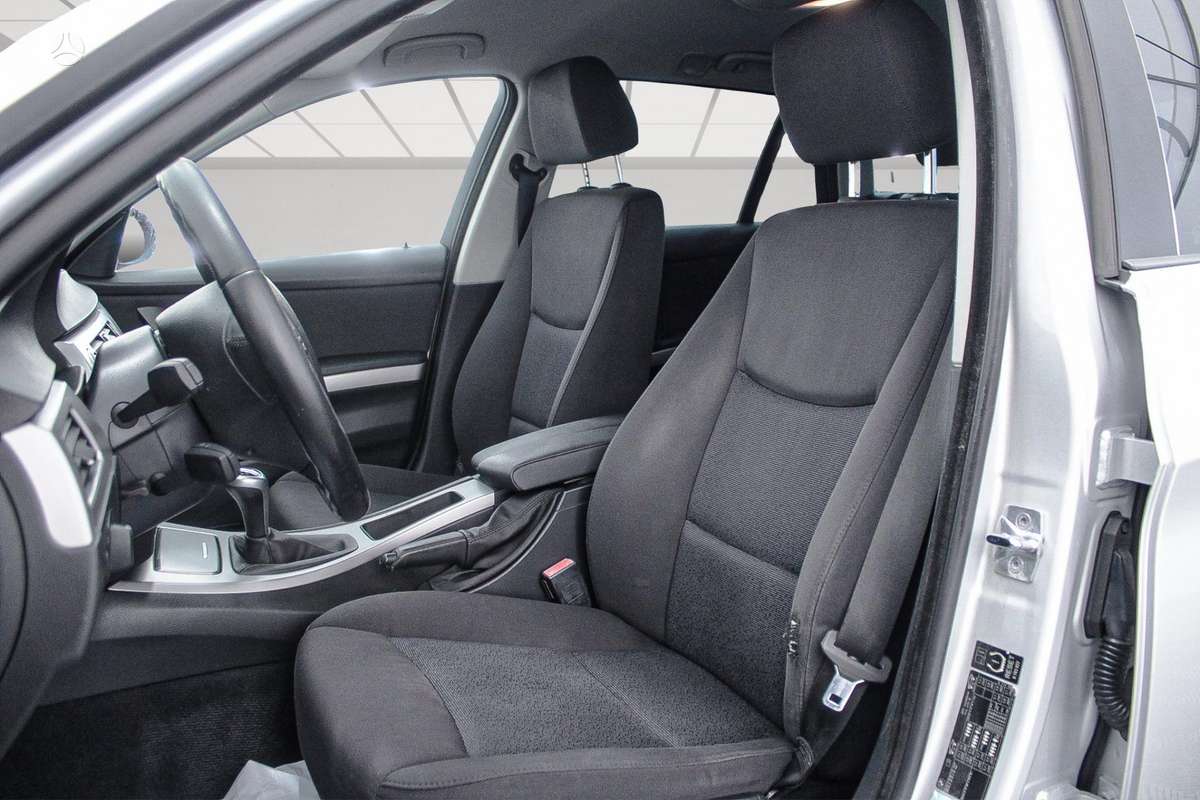 BMW 320 2009 — photo 9