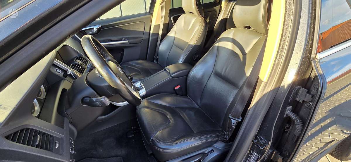 Volvo XC60 2013 — photo 15