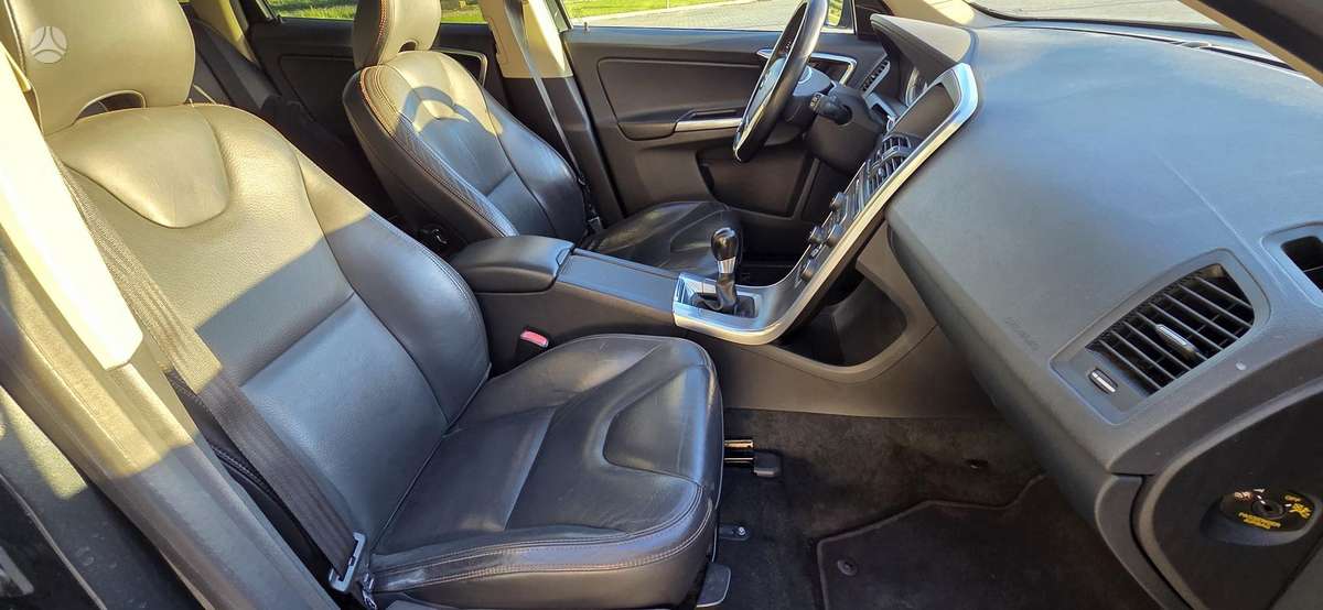 Volvo XC60 2013 — photo 17