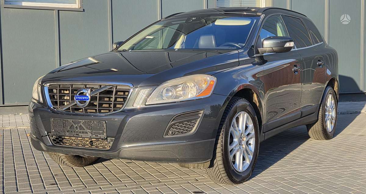 Volvo XC60 2013 — rear view