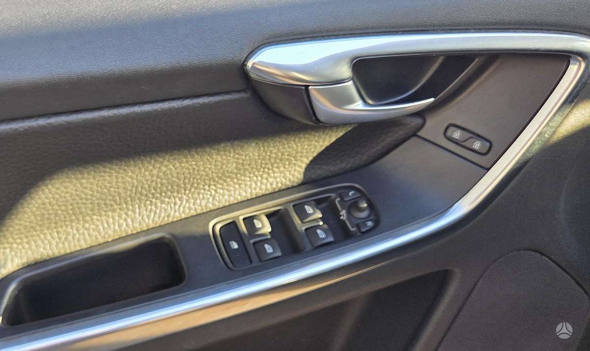 Volvo XC60 2013 — photo 20