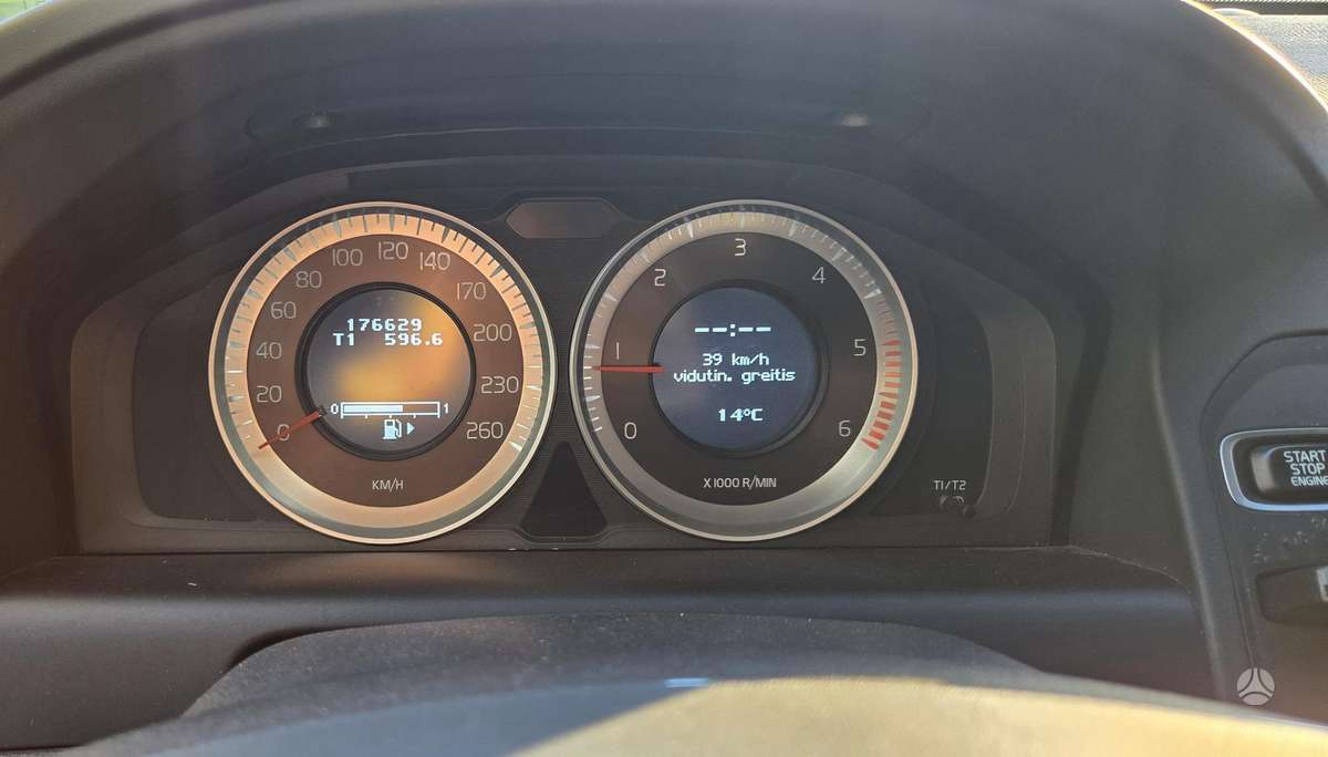 Volvo XC60 2013 — photo 21