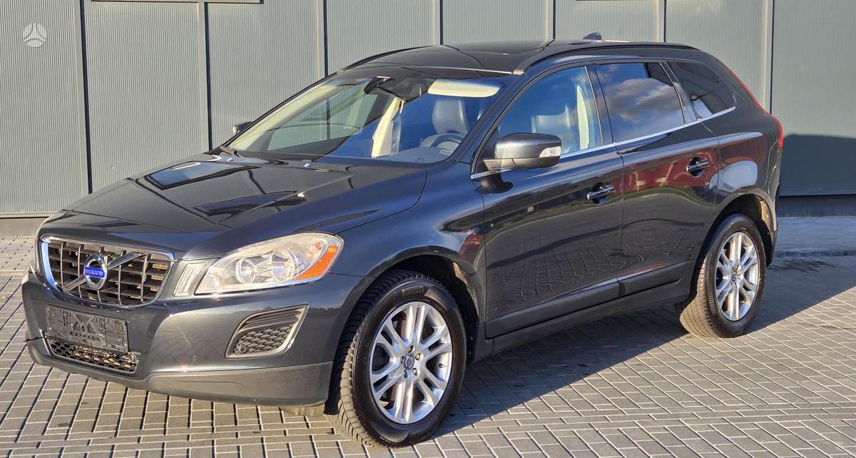 Volvo XC60 2013 — interior
