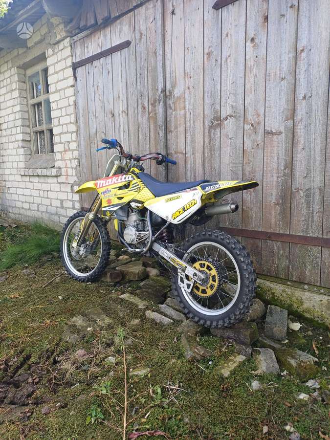 Suzuki RM 2006 — rear view