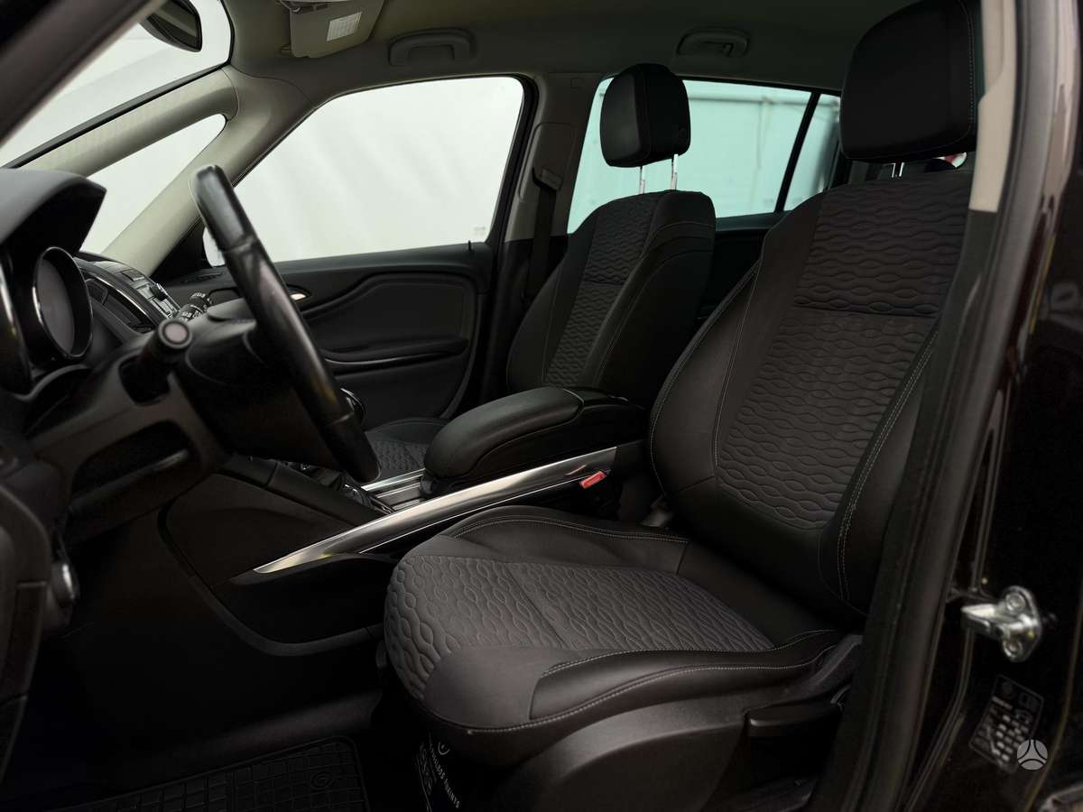 Opel Zafira 2015 — photo 10