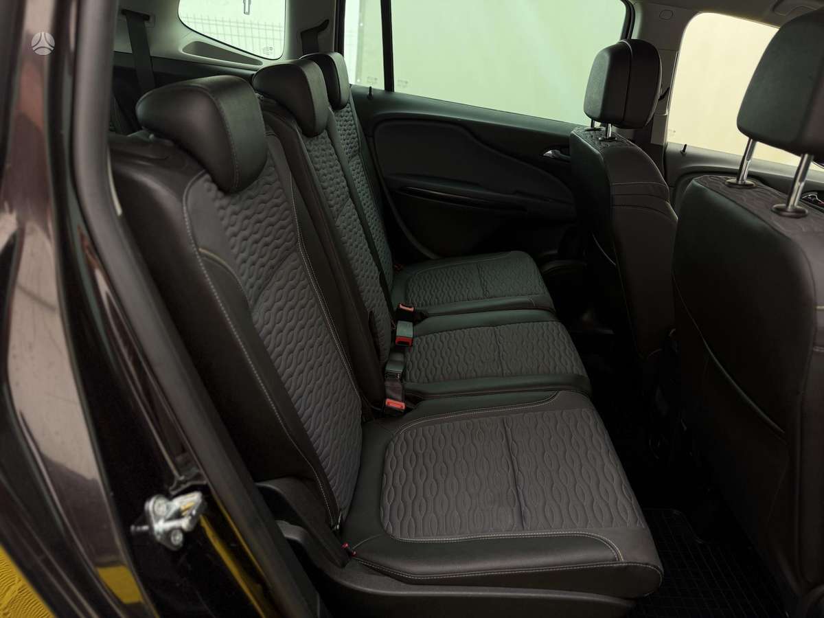 Opel Zafira 2015 — photo 14