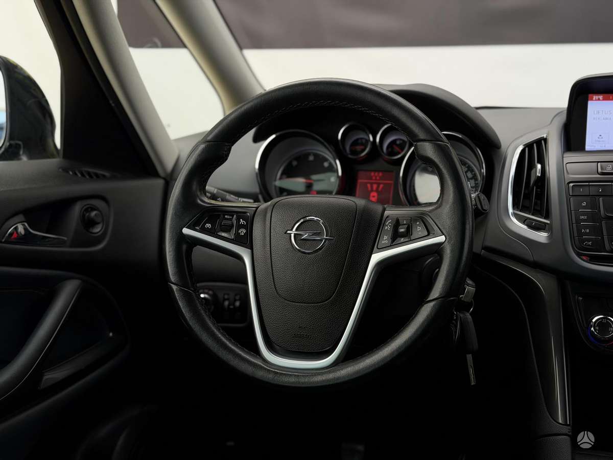 Opel Zafira 2015 — photo 19