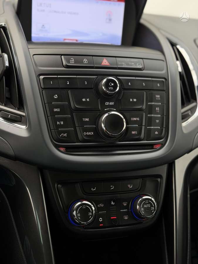 Opel Zafira 2015 — photo 22