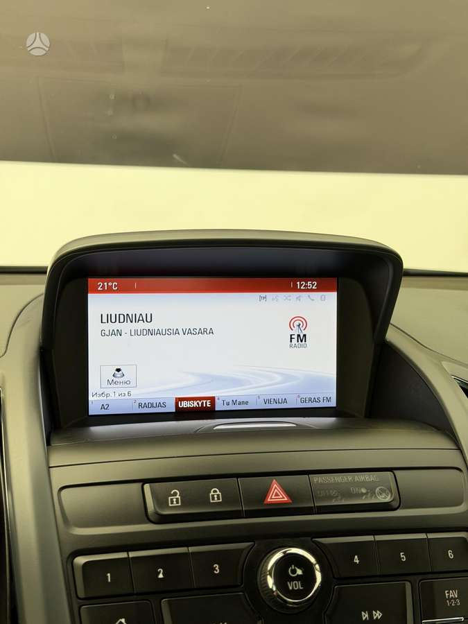 Opel Zafira 2015 — photo 23