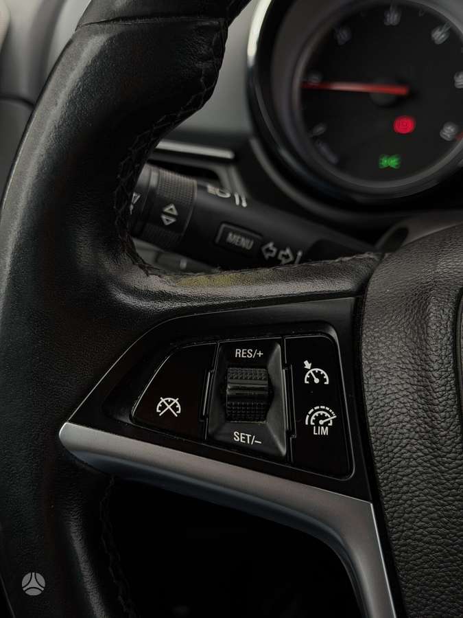 Opel Zafira 2015 — photo 25