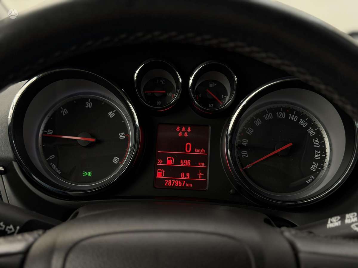 Opel Zafira 2015 — photo 26