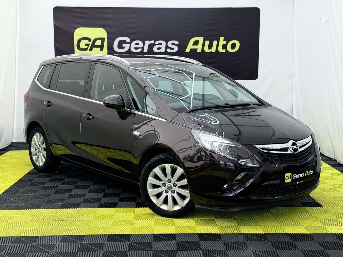Opel Zafira 2015 — interior