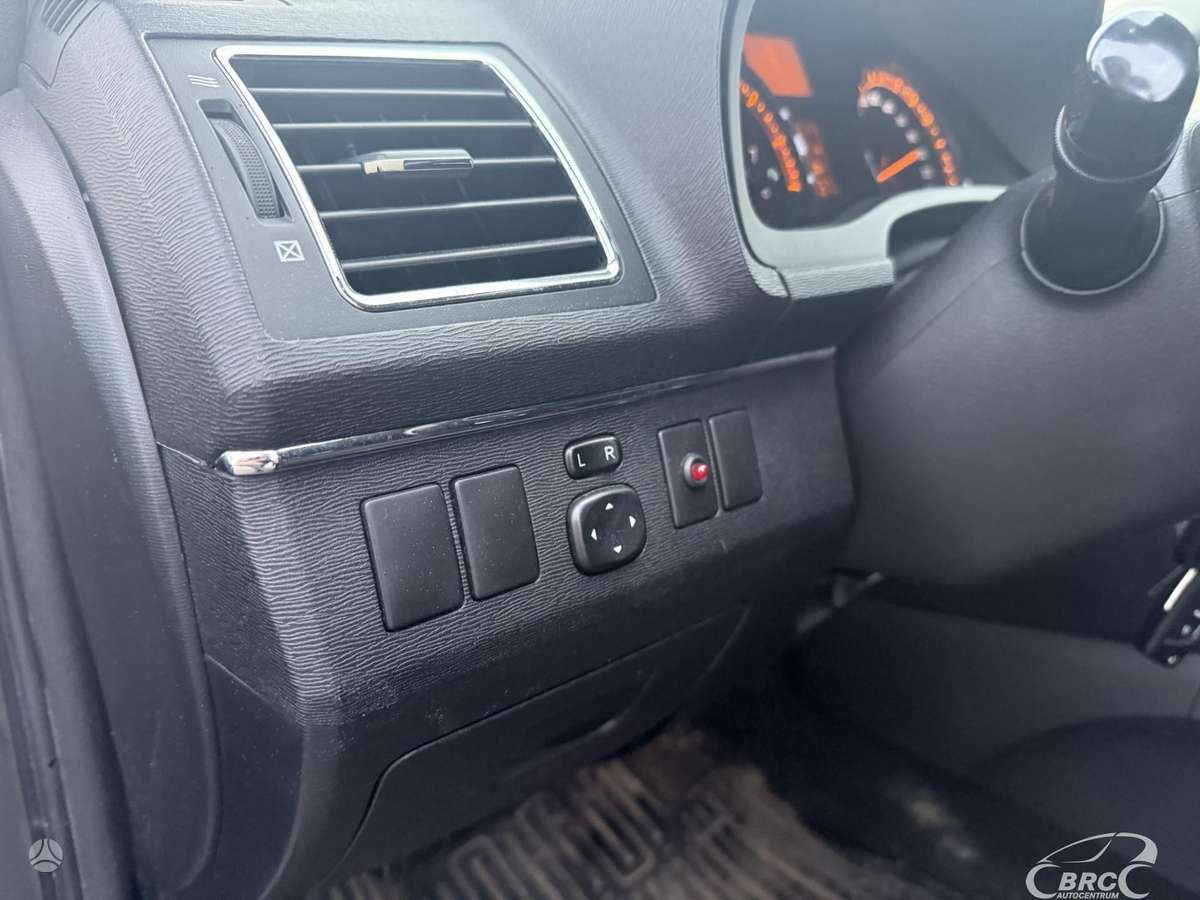 Toyota Avensis 2014 — photo 10