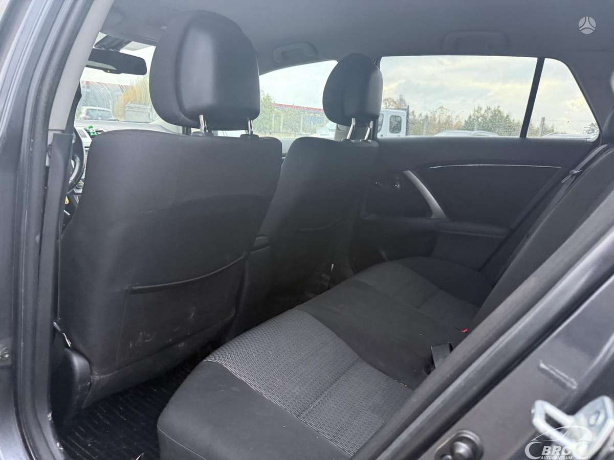 Toyota Avensis 2014 — photo 17