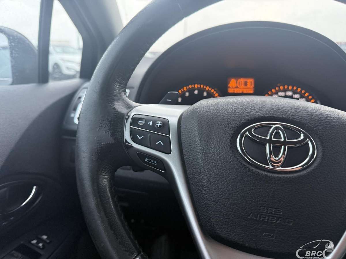 Toyota Avensis 2014 — photo 21