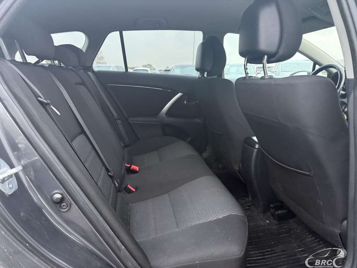 Toyota Avensis 2014 — photo 24