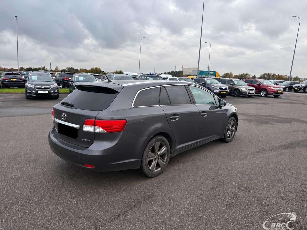 Toyota Avensis 2014 — photo 6