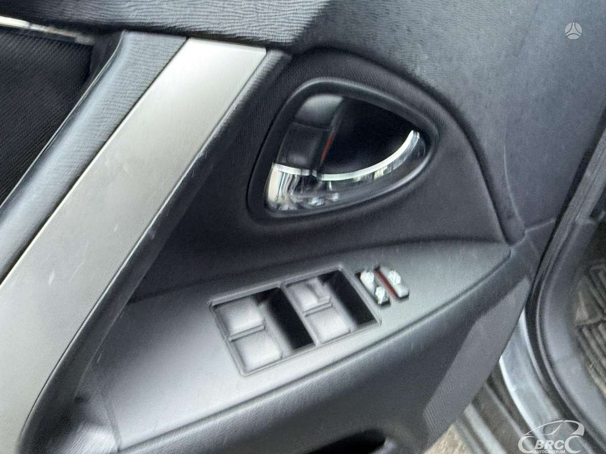 Toyota Avensis 2014 — photo 8