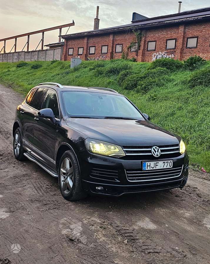 Volkswagen Touareg 2014 — rear view