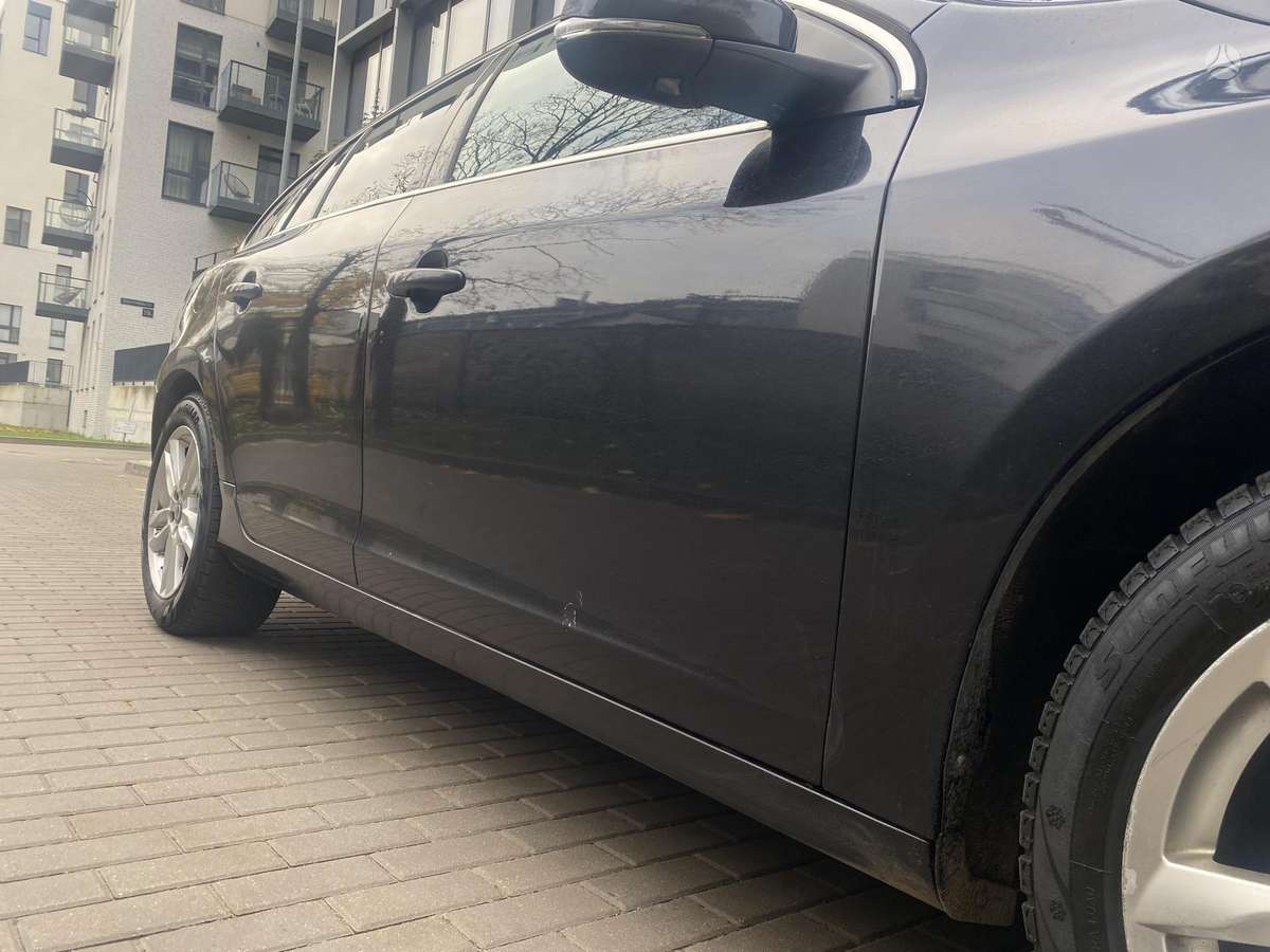 Volvo V60 2011 — photo 18