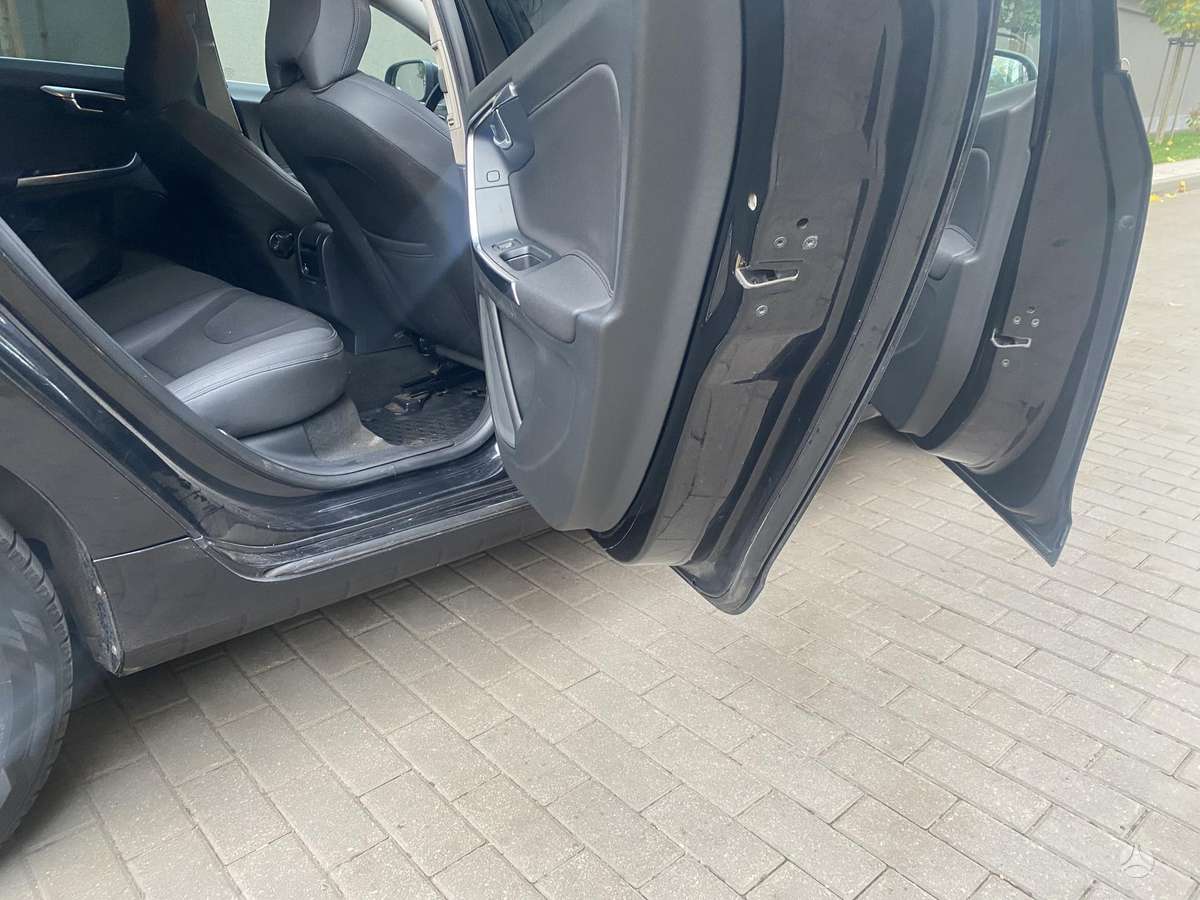Volvo V60 2011 — photo 19